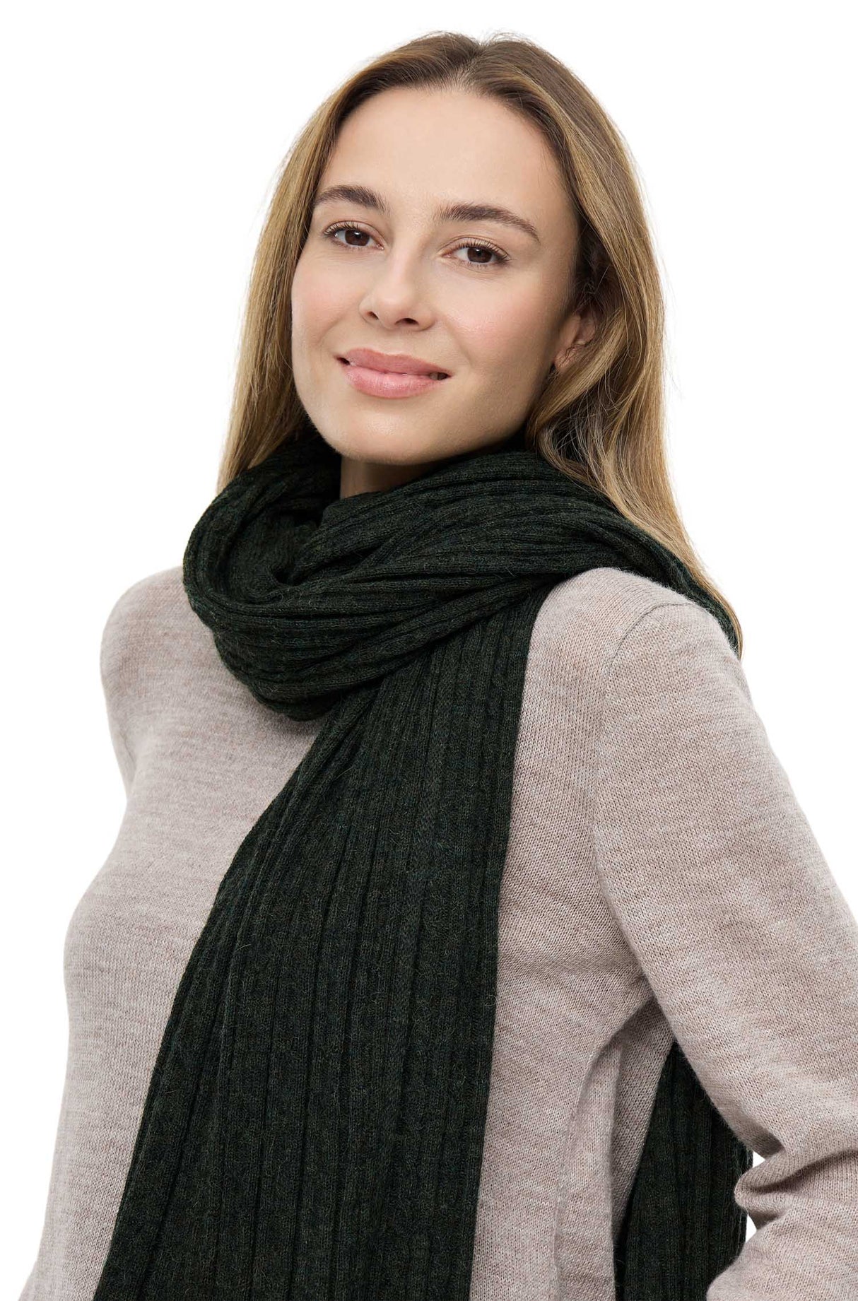 Schal/Reisedecke SUAVE aus 100% Alpaka tannengrün one-size