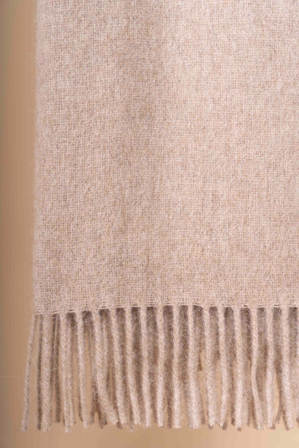 Nachhaltige Upcycling Wolldecke mit 50% Alpaka beige