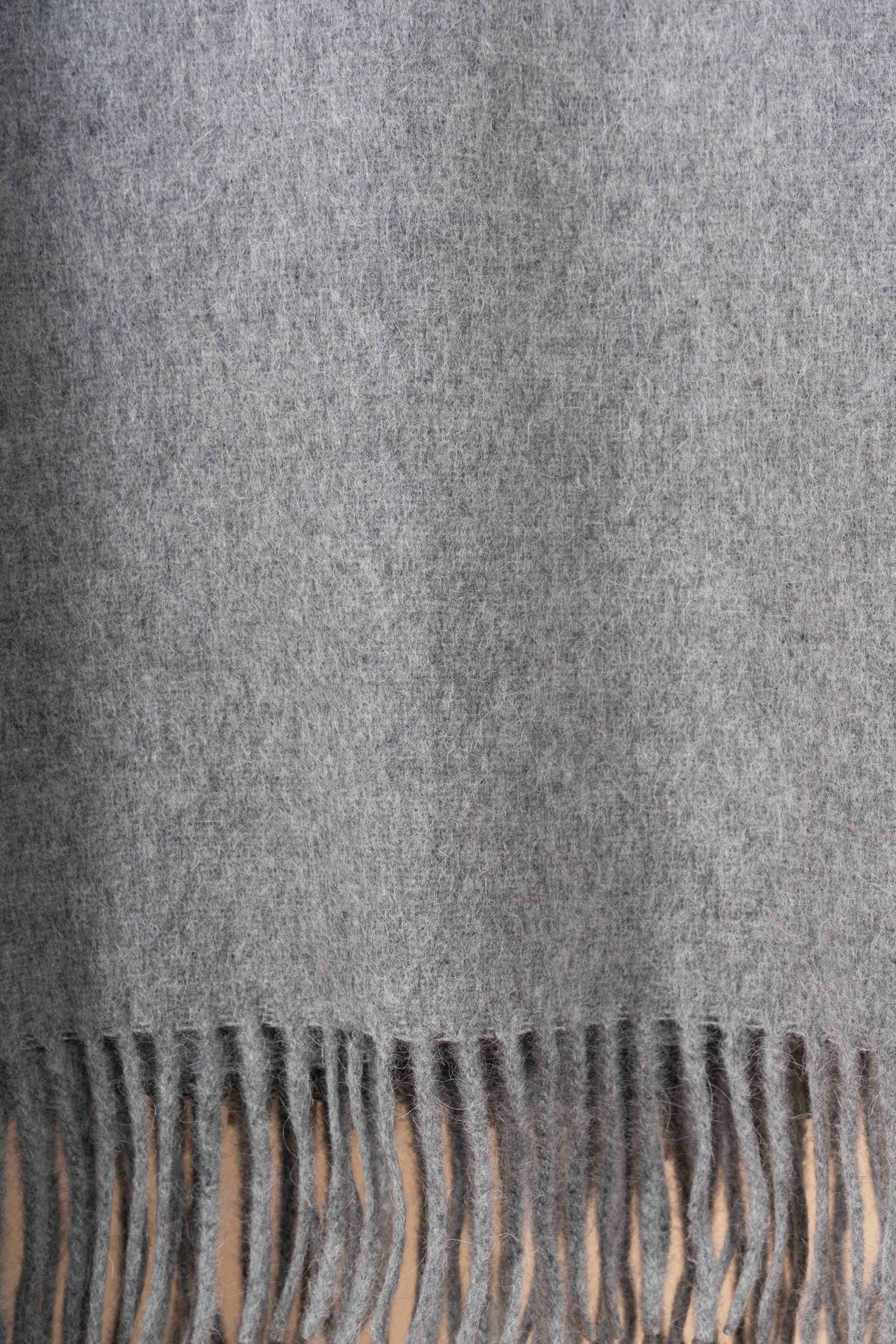 Nachhaltige Upcycling Wolldecke mit 50% Alpaka grau