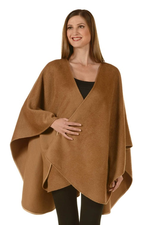 Exclusives Cape GIL aus Baby Suri Alpaka und Wolle camel one-size