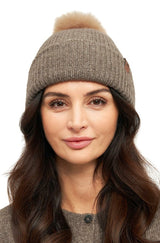 Mütze PACA mit Bommel aus 87% Alpaka und 13% Merino taupe one-size von Apu Kuntur