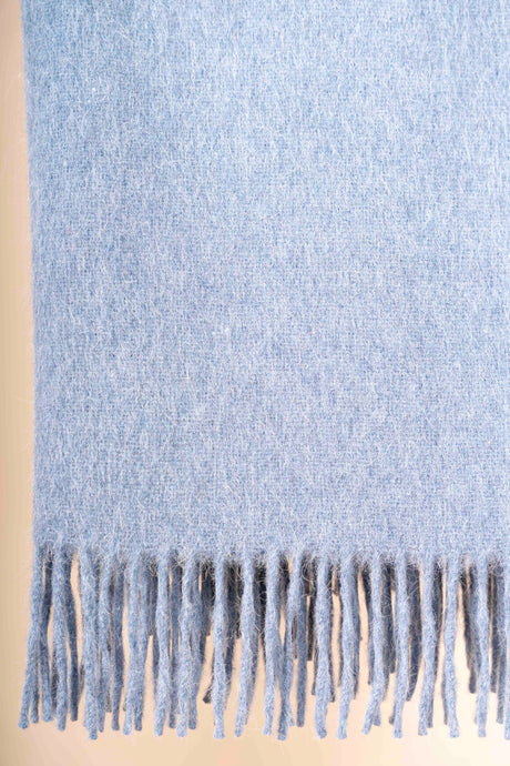 Nachhaltige Upcycling Wolldecke mit 50% Alpaka hellblau