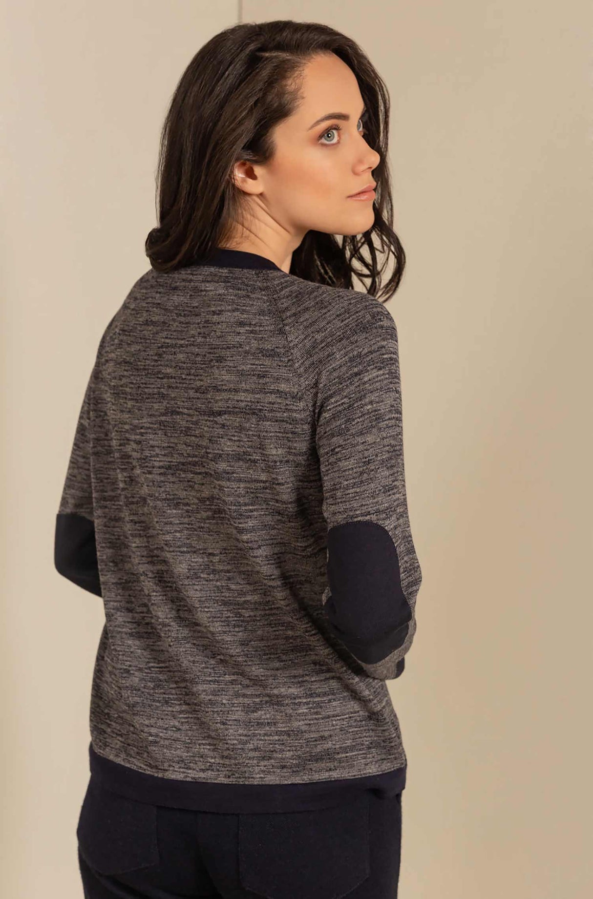 Sweater UNQA mit 35% Alpaka